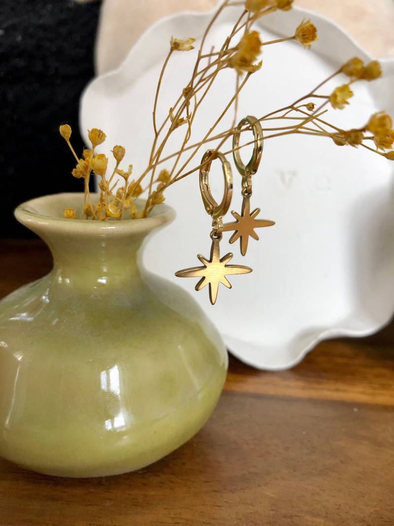 Hugnala I Mini Hoops "Hoku" Handgemachte Kreolen Mit Sternanhänger Goldcreolen Geschenkidee von hugNala