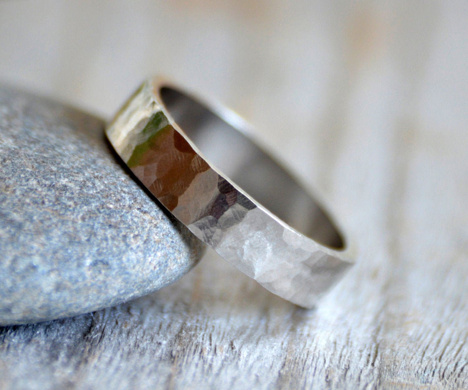 4 Mm Platin Trauring Handgemachter Ring Im Rustikalen Stil von huiyitan