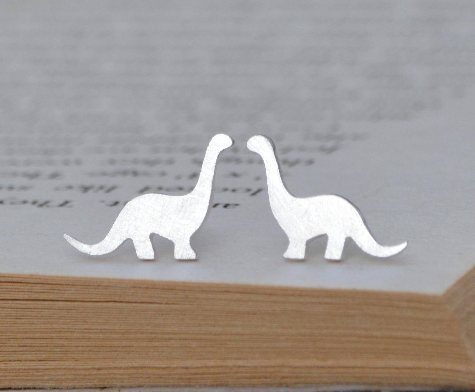 Dinosaurier Ohrstecker in Sterling Silber, Brontosaurus von huiyitan