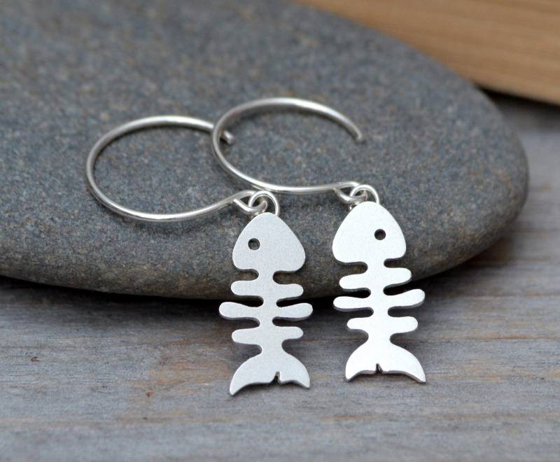 sterling Silber Fishbone Ohrringe, Handgemachte Creolen von huiyitan
