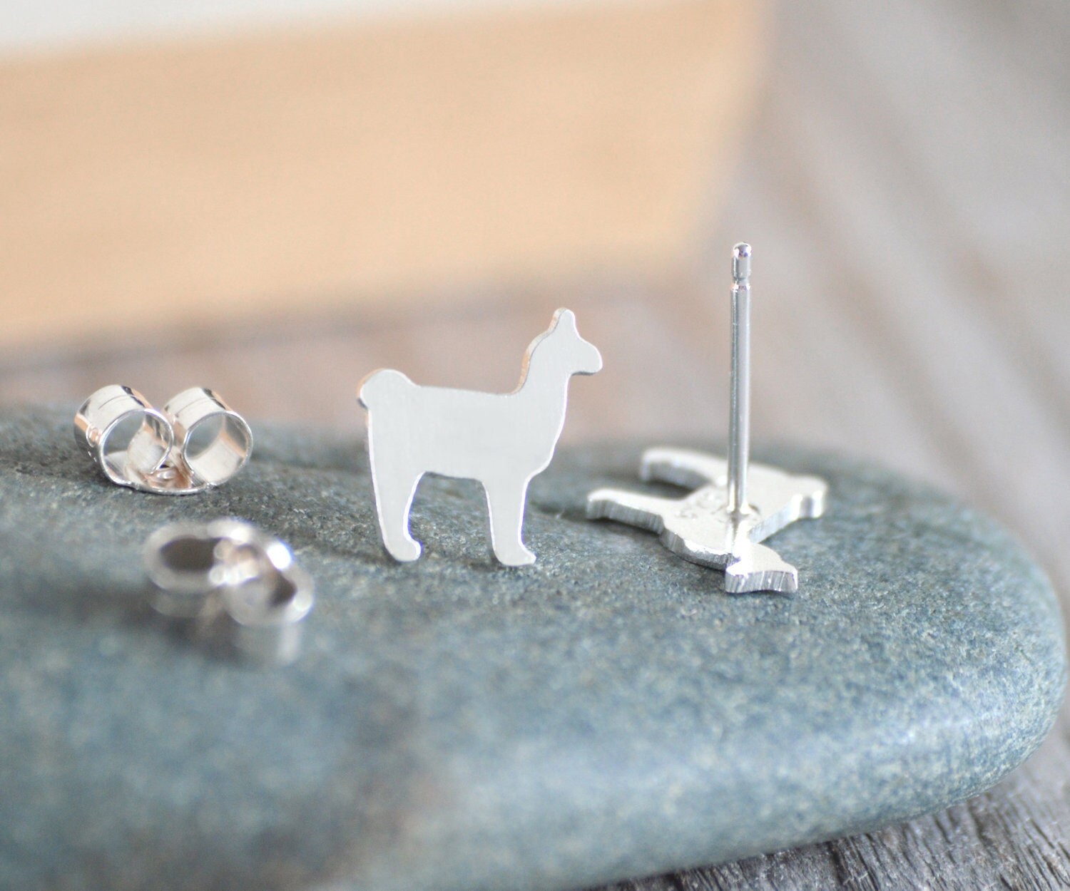 Lama-Bolzen-Ohrringe, Silber Lama Ohr Posts von huiyitan