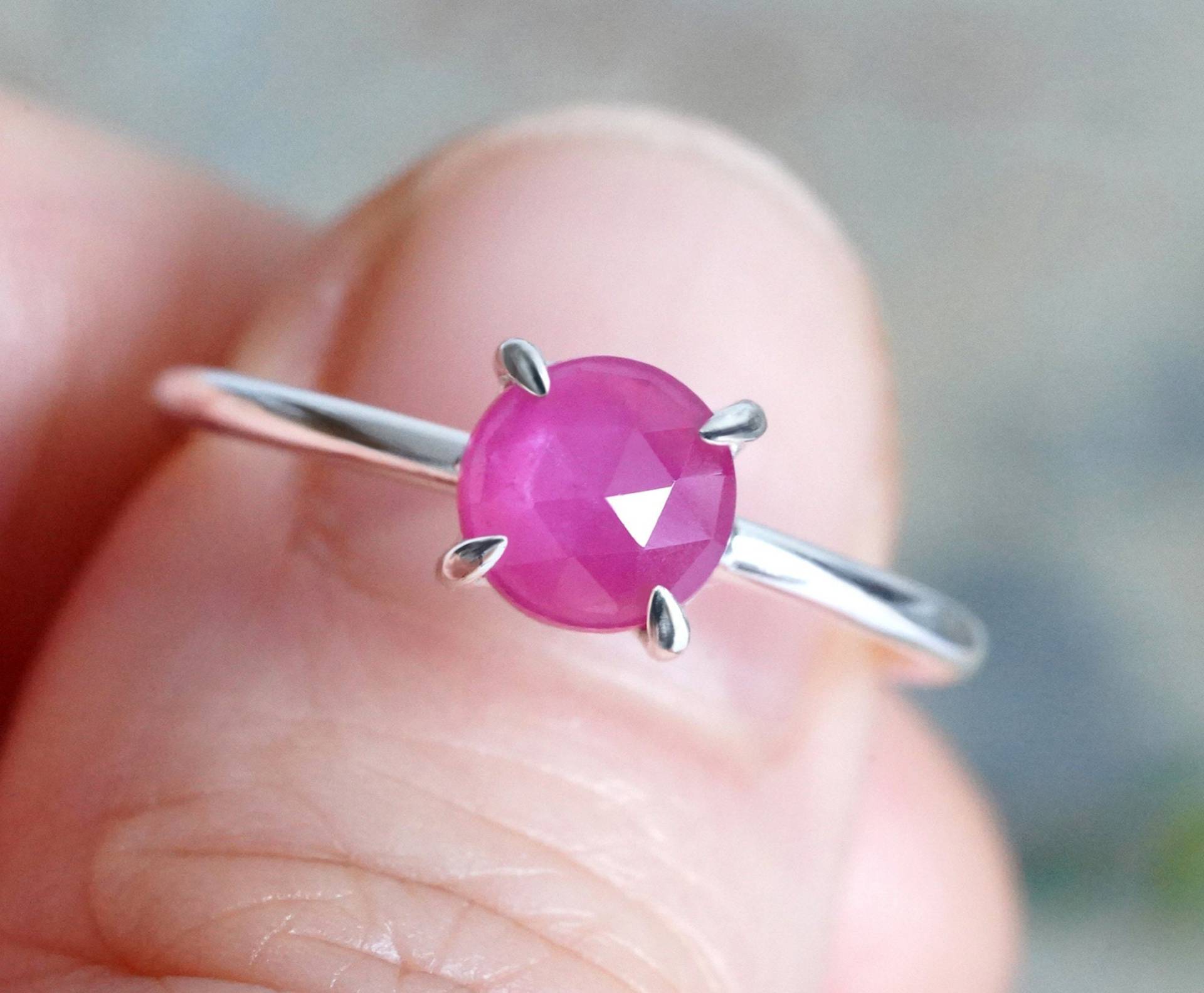 Rosa Saphir Ring, 6mm Ring in Rose Pink, Zacken Set von huiyitan