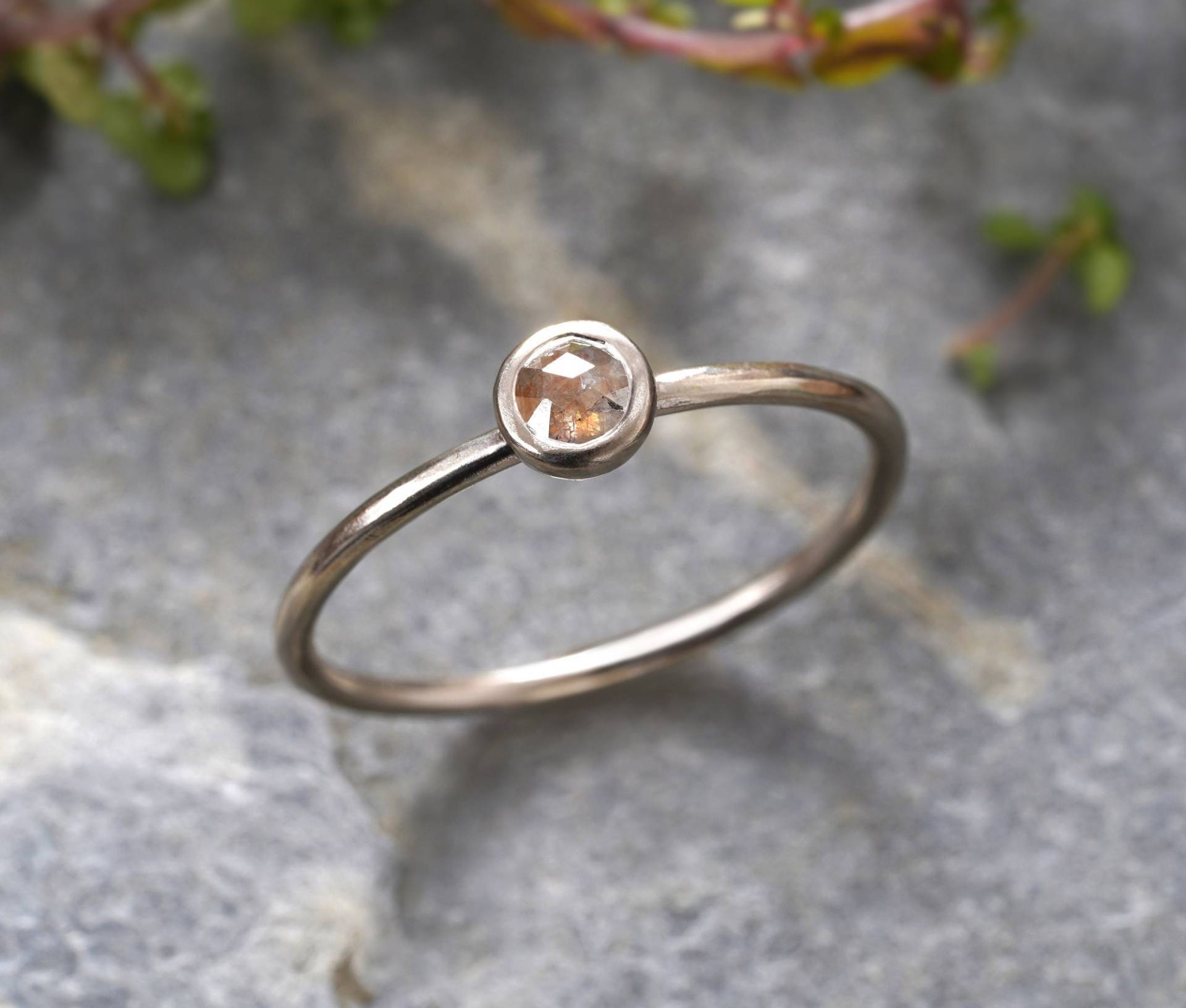 Rosenschliff Diamant Verlobungsring in 18 Karat Weißgold, Kleiner Ring, Rustikaler Ring von huiyitan