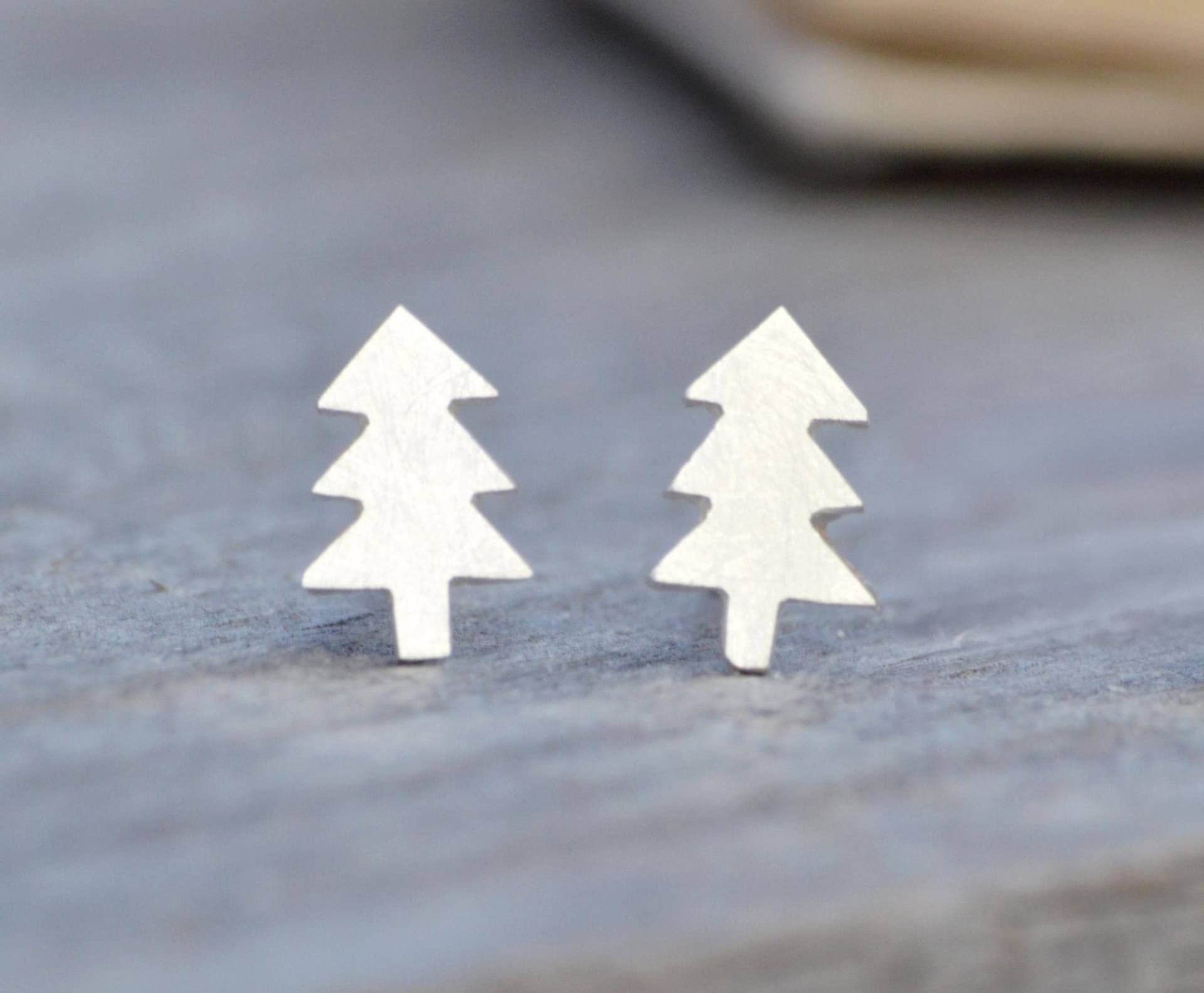 Weihnachtsbaum-Bolzen-Ohrringe in Sterling Silber von huiyitan