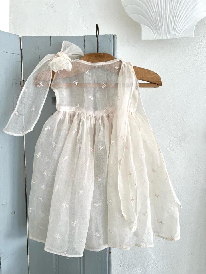Babykleid, Antik Von 1960 Hauchzartes Vitage, Handarbeit Aus Frankreich, Wunderschöne Rarität. Wunderbare Idee, Für Zarte Dekorationen Babykleid, Antik Von 1960 Hauchzartes Vitage, Handarbeit Aus Frankreich, Wunderschöne Rarität. Wunderbare Idee, Für Zarte Dekorationen von huldazart