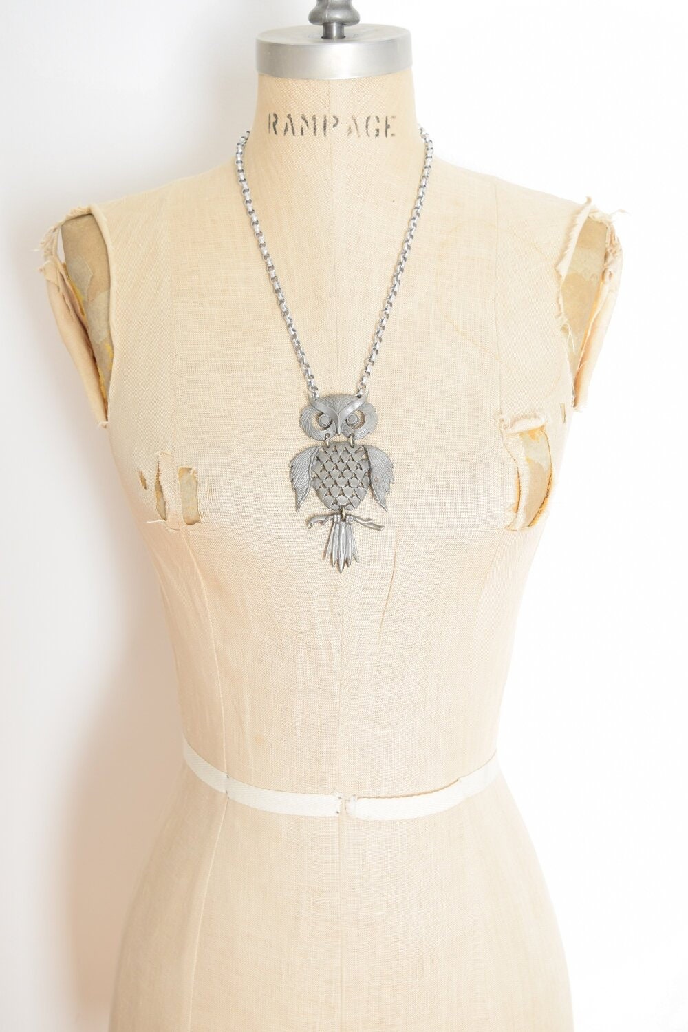 Vintage 70Er Jahre Halskette Silber Beweglich Eule Anhänger Schmuck Hippie Boho Vintage 70Er Jahre Halskette Silber Beweglich Eule Anhänger Schmuck Hippie Boho von huncamuncavintage