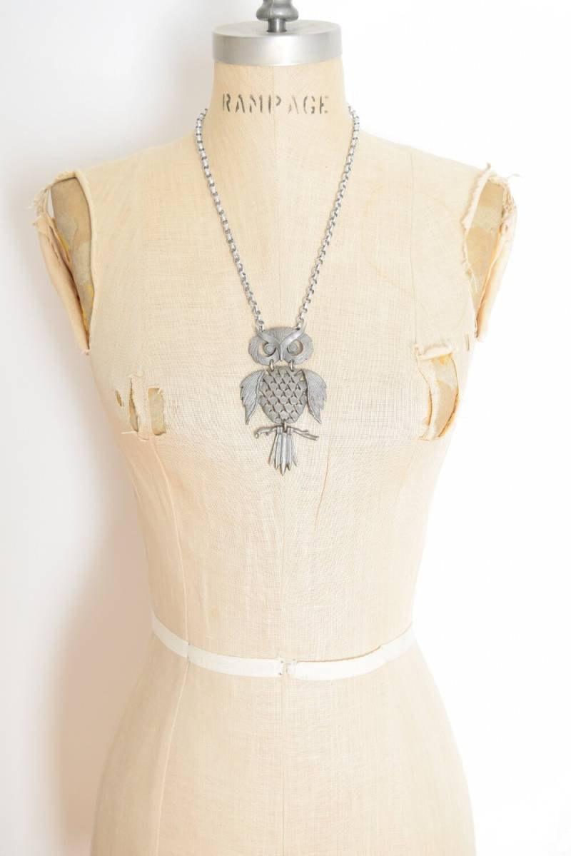 Vintage 70Er Jahre Halskette Silber Beweglich Eule Anhänger Schmuck Hippie Boho Vintage 70Er Jahre Halskette Silber Beweglich Eule Anhänger Schmuck Hippie Boho von huncamuncavintage