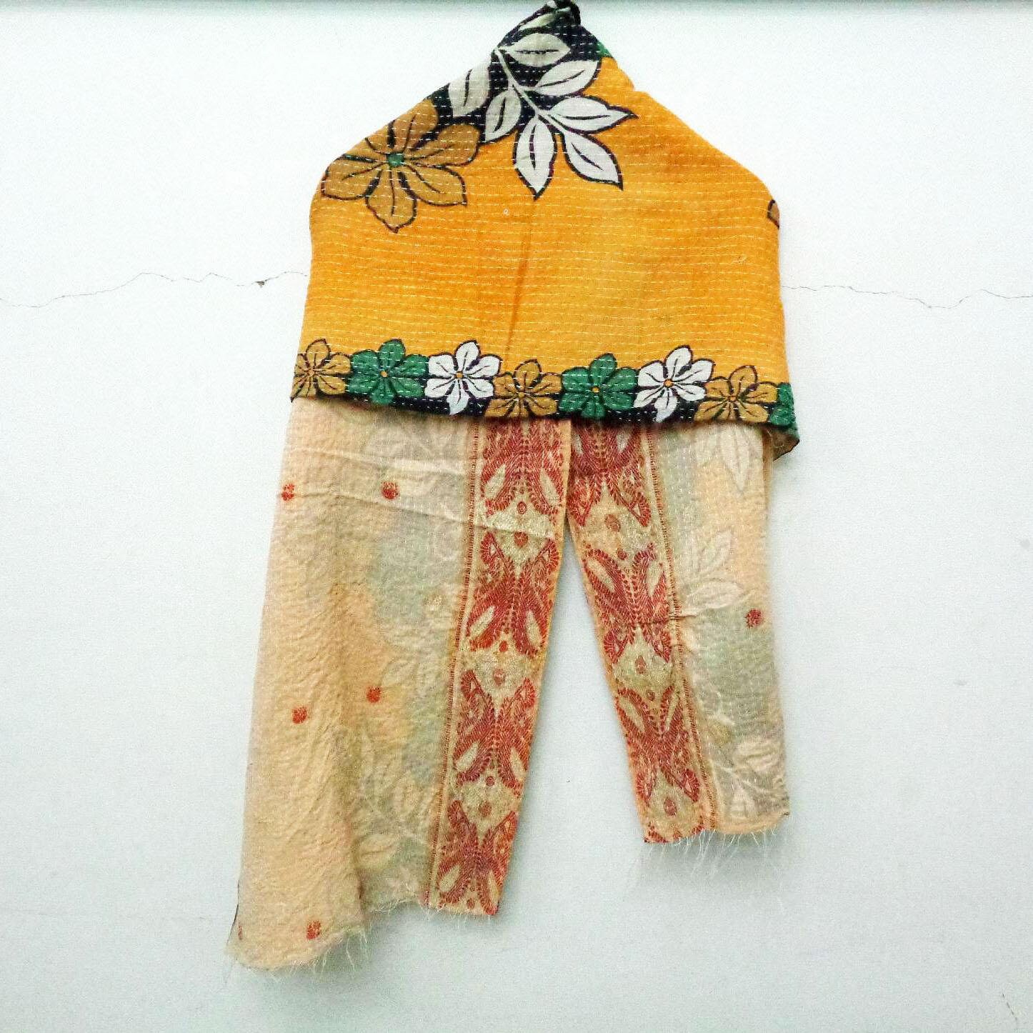 Handgemachter Kantha Bestickter Baumwollschal Wendeboho-Halstuch Handgemachter Kantha Bestickter Baumwollschal Wendeboho-Halstuch von hutse