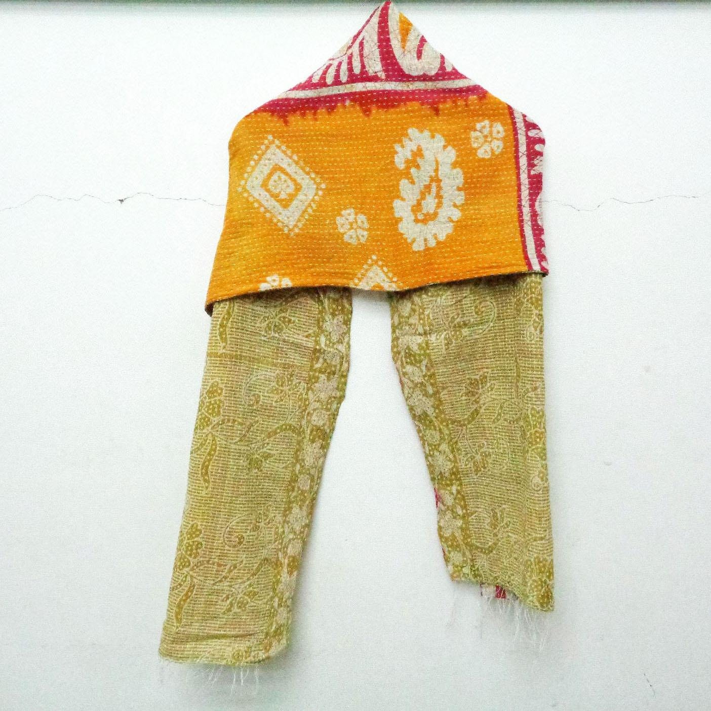 Handgefertigter Kantha Schal Wendehalstuch Aus Baumwolle, Blumenmuster Handgefertigter Kantha Schal Wendehalstuch Aus Baumwolle, Blumenmuster von hutse