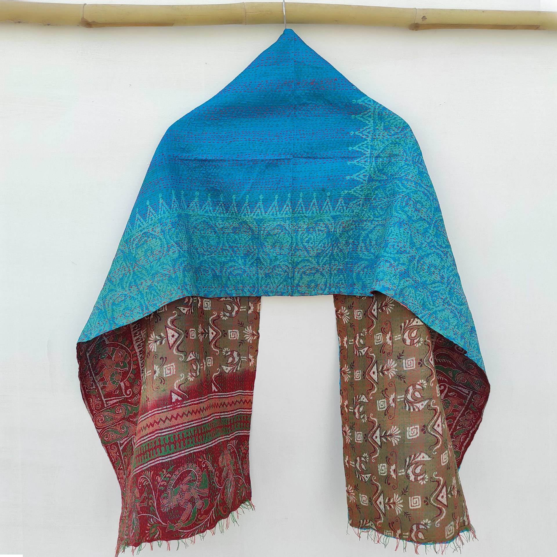 Handgefertigter Kantha Seidenschal Bestickte Blumen Halsschlaufe Handgefertigter Kantha Seidenschal Bestickte Blumen Halsschlaufe von hutse