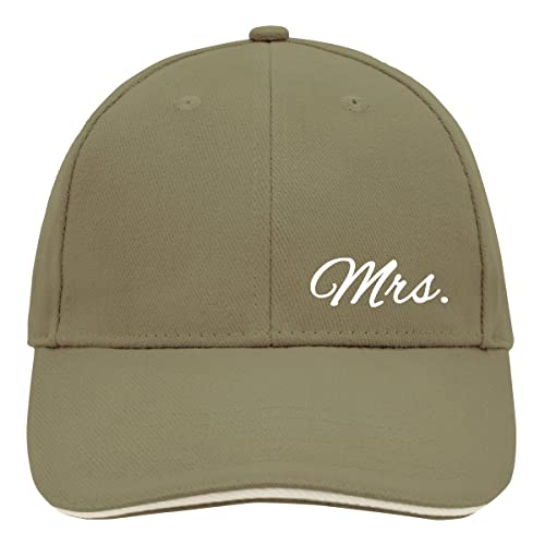 HUURAA Cappy Mütze Mrs. Schriftzug Unisex Kappe Olive/Beige mit Motiv Hochzeits Geschenk Idee für Freunde und Familie von HUURAA