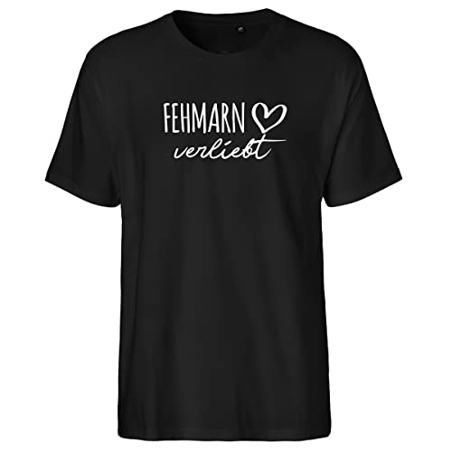 HUURAA Herren T-Shirt Fehmarn verliebt Bio Baumwolle Fairtrade Oberteil Größe 3XL Black mit Namen deiner lieblings Insel Geschenk Idee für Freunde und Familie von HUURAA