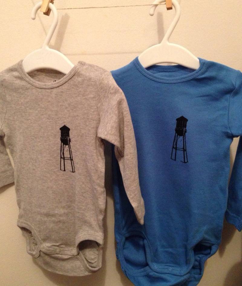Wasserturm Strampler - Baby Ein Stück Long Sleeve Bio Made in Usa von hycCreative