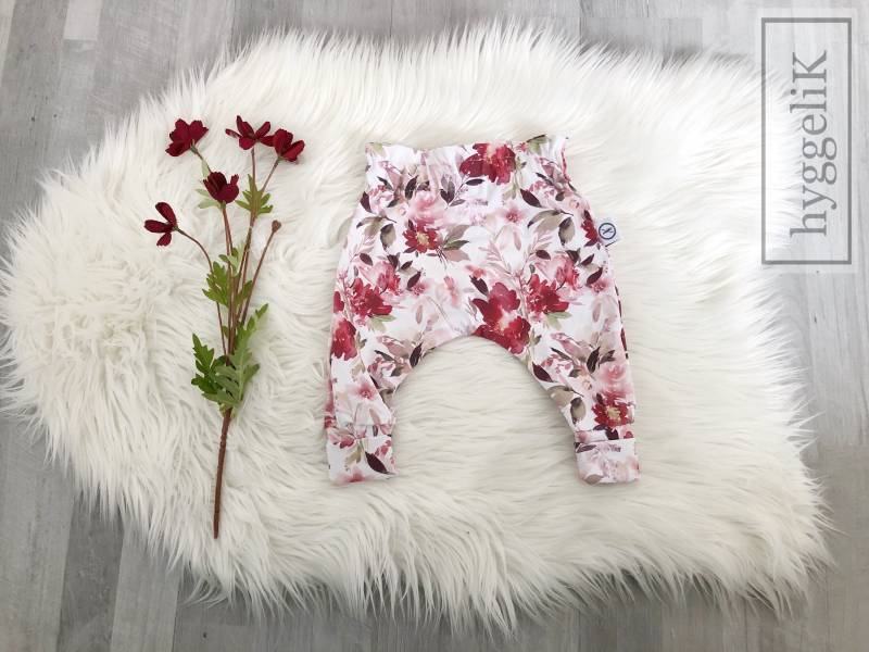 Paperbaghose | Baby Kleinkinder Mädchen Dreamy Flowers Rot Gr. 62-116 von hyggeliKShop