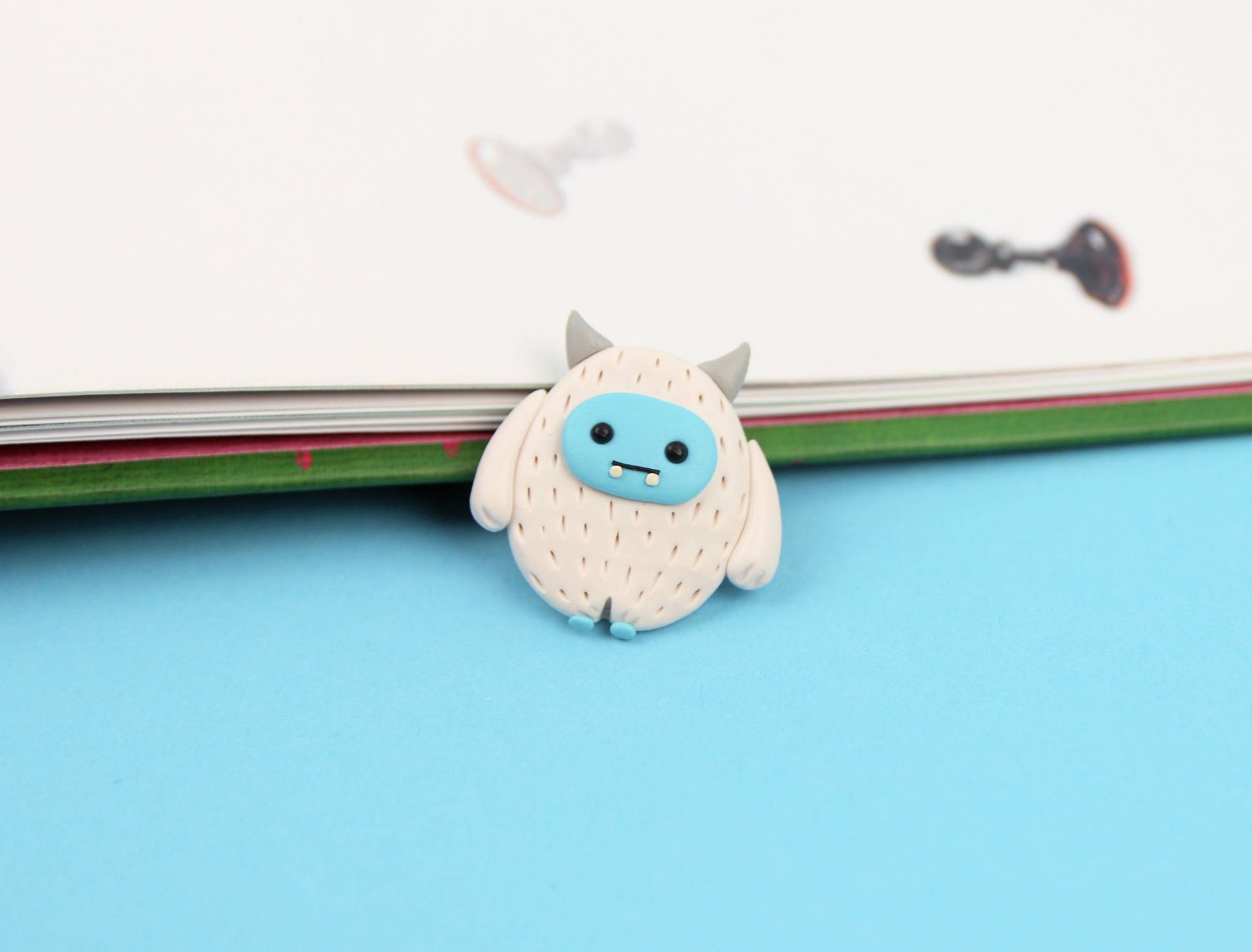 Bigfoot Brosche, Sasquatch Anstecknadel, Abscheulicher Schneemann Schmuck, Schneemonster Anstecker, Geschenk Für Kinder, Weiße Yeti Pin, Strümpfe von iCutiePie