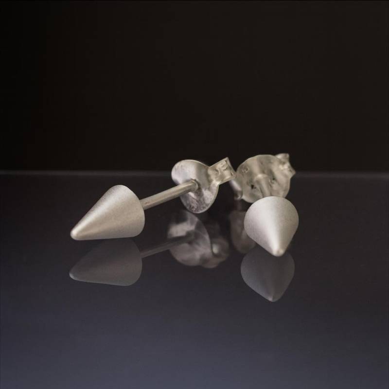 925 Massiv Sterling Silber Cone Ohrringe/Spike Goth Schmuck - Kleine - Oxidiert - Ohrstecker 925 Massiv Sterling Silber Cone Ohrringe/Spike Goth Schmuck - Kleine - Oxidiert - Ohrstecker von iGiftJewelry