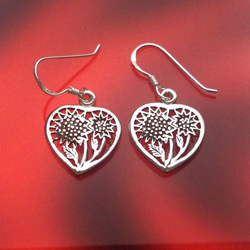 925 Massiv Sterling Silber Herz Mit Sonnenblume Ohrringe-Oxidiert-Sonnenblume in Herz Ohrringe-Dangle 925 Massiv Sterling Silber Herz Mit Sonnenblume Ohrringe-Oxidiert-Sonnenblume in Herz Ohrringe-Dangle von iGiftJewelry