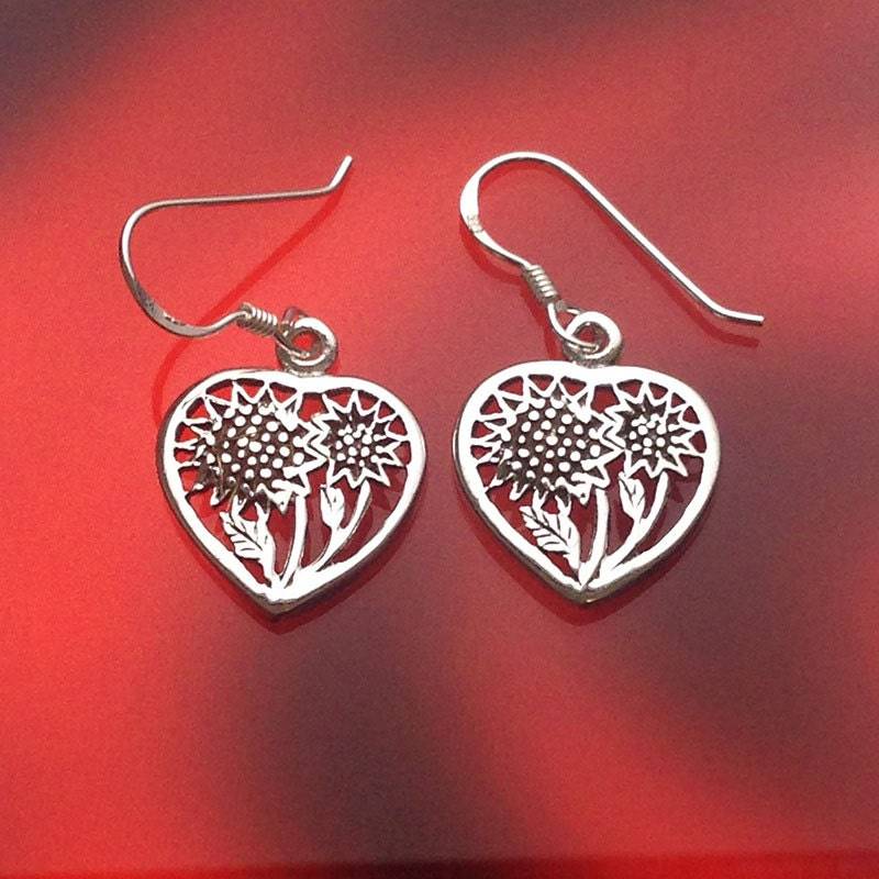 925 Massiv Sterling Silber Herz Mit Sonnenblume Ohrringe-Oxidiert-Sonnenblume in Herz Ohrringe-Dangle 925 Massiv Sterling Silber Herz Mit Sonnenblume Ohrringe-Oxidiert-Sonnenblume in Herz Ohrringe-Dangle von iGiftJewelry