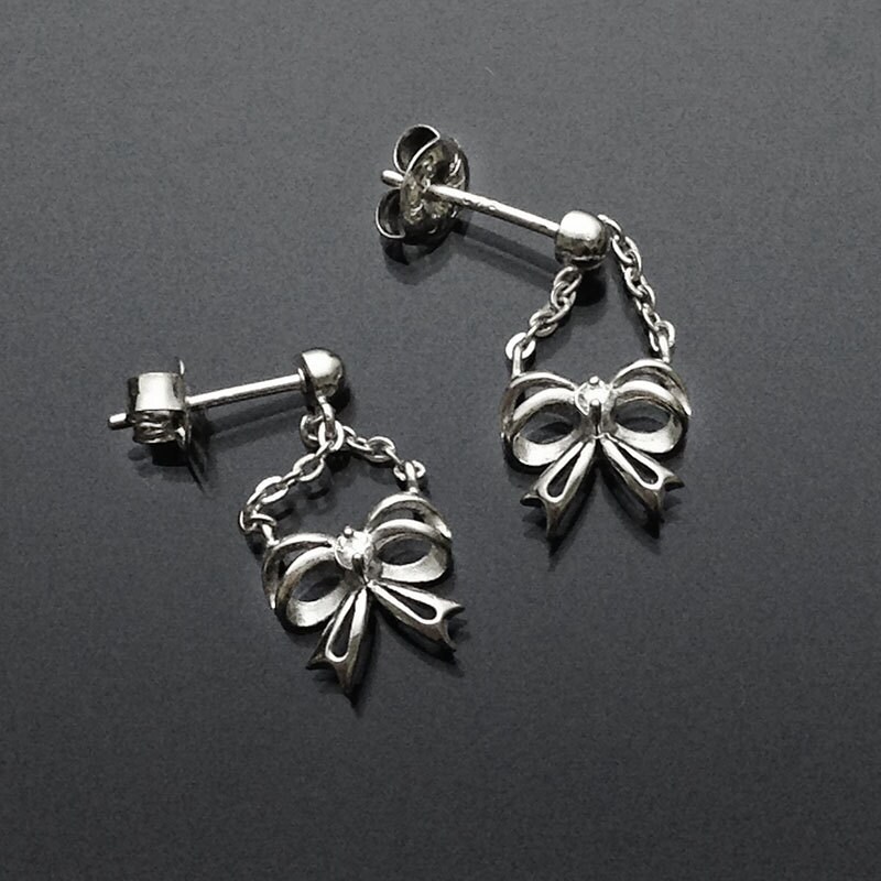 925 Massiv Sterling Silber Ribbons Ohrringe/Zarte Schmuck-Klein - Oxidiert - Ohrstecker 925 Massiv Sterling Silber Ribbons Ohrringe/Zarte Schmuck-Klein - Oxidiert - Ohrstecker von iGiftJewelry