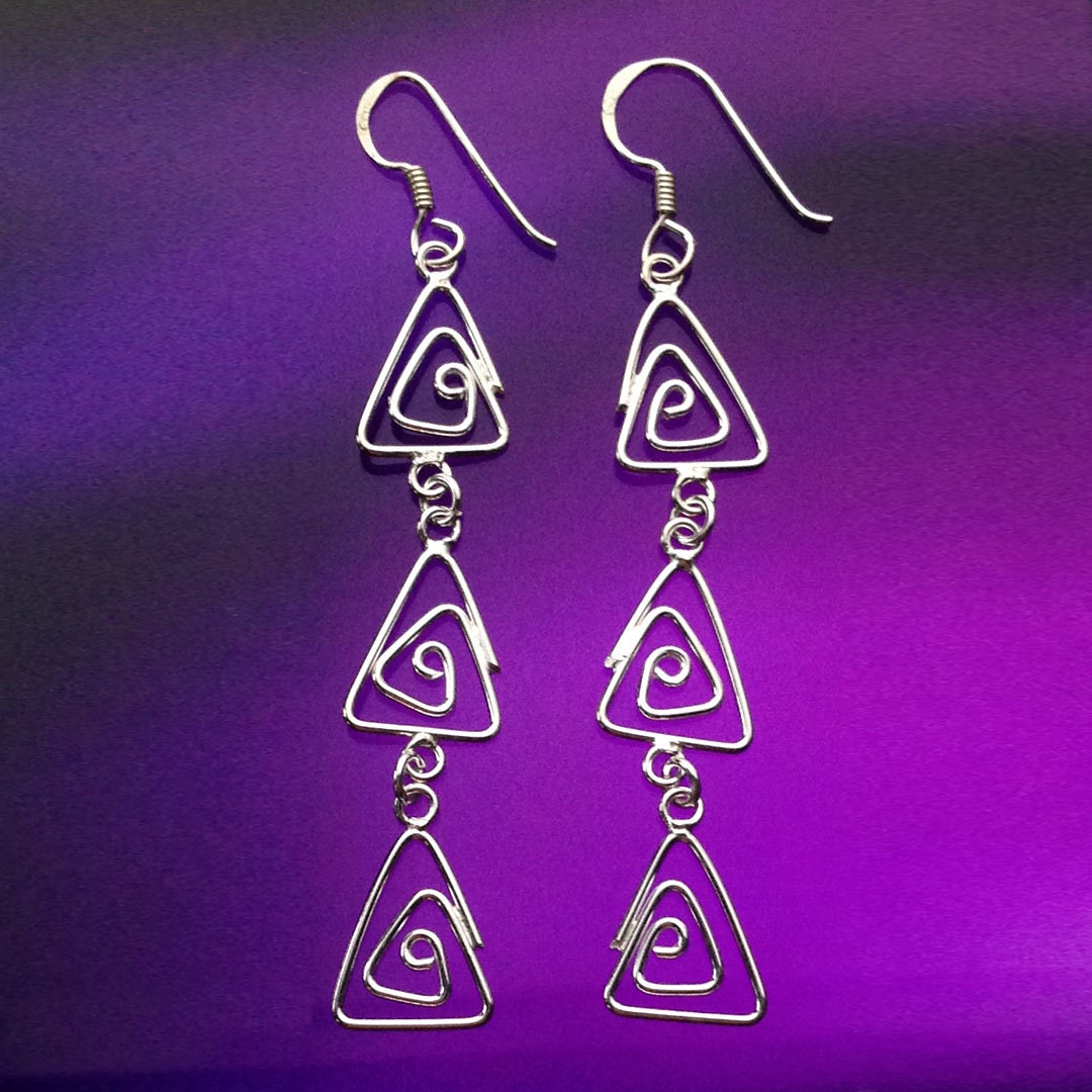 925 Sterling Silber Dreiwinkel-Kronleuchter-Ohrringe-Dreieckige Draht-Ohrringe-Ohrringe-Polnisch 925 Sterling Silber Dreiwinkel-Kronleuchter-Ohrringe-Dreieckige Draht-Ohrringe-Ohrringe-Polnisch von iGiftJewelry
