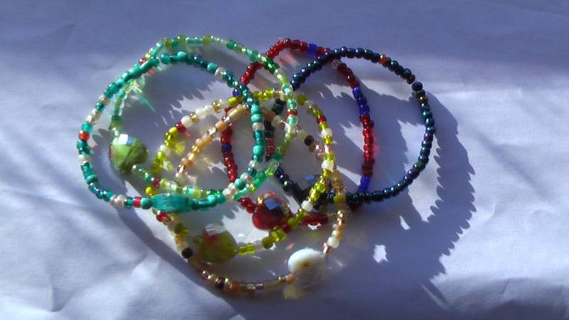 6 Herzarmbänder von iLLstyles