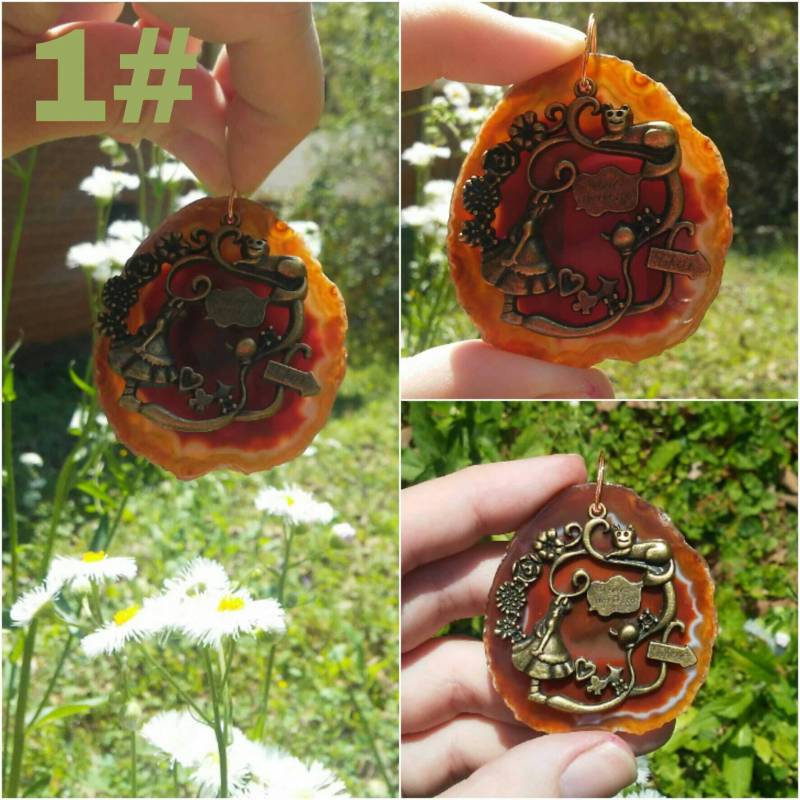 Alice Im Wunderland Achat Geode Kristall Anhänger Halskette. 2 Verschiedene Farben Zur Auswahl von iLLstyles