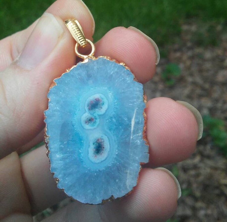 Baby Blau Solar Quarz Anhänger Halskette Baby Blau Solar Quarz Anhänger Halskette von iLLstyles