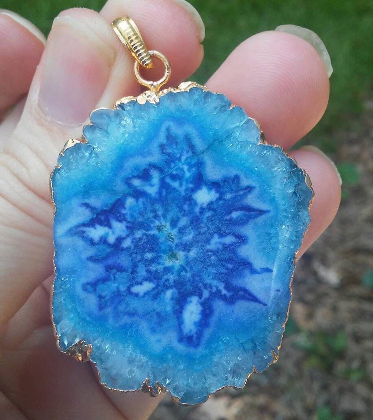 Blaue Solar Quarz Anhänger Halskette von iLLstyles