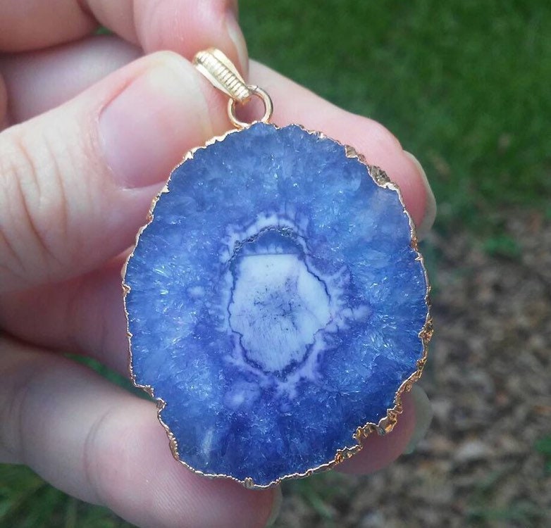 Blaue Solar Quarz Anhänger Halskette von iLLstyles