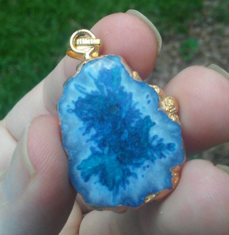 Blaue Solar Quarz Anhänger Halskette von iLLstyles