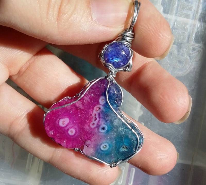 Blauer Regenbogen Mondstein, Mit Rosa Und Blauem Solar Quarz Stein von iLLstyles