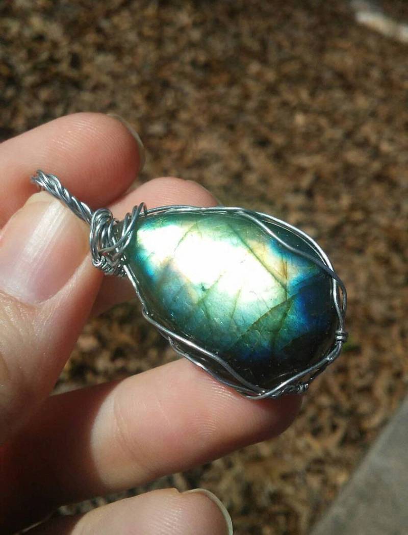 Bunte Labradorit Wire Wrap Anhänger Halskette von iLLstyles