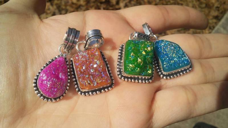 Druzy Geode Kristall Anhänger Halskette. 4 Verschiedene Farben Zur Auswahl von iLLstyles