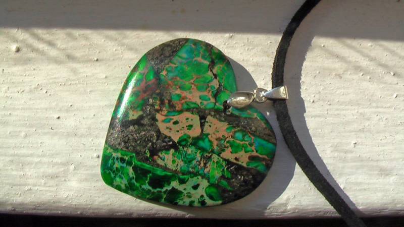 Grünes Herz Meeressediment Halskette von iLLstyles