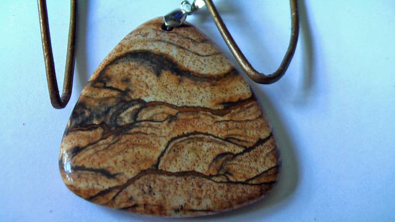 Jaspis Dreieck Anhänger Halskette Jaspis Dreieck Anhänger Halskette von iLLstyles