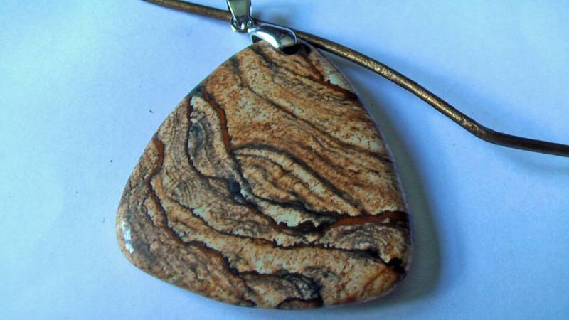 Jaspis Dreieck Anhänger Halskette Jaspis Dreieck Anhänger Halskette von iLLstyles