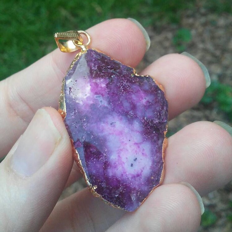 Lila Solar Quarz Anhänger Halskette von iLLstyles