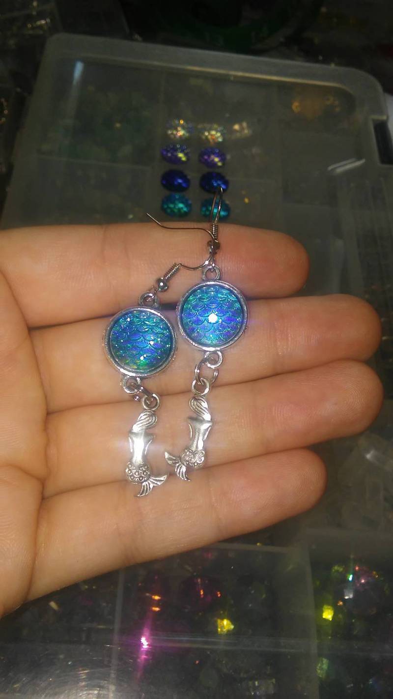 Mermaid Ohrringe, 10 Verschiedene Farben Zur Auswahl Mermaid Ohrringe, 10 Verschiedene Farben Zur Auswahl von iLLstyles