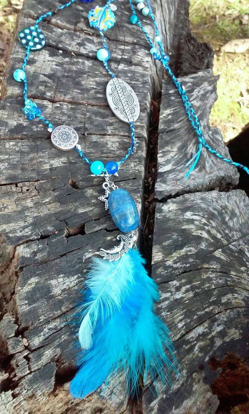 Nachthimmel. Blauer Achat Mit Gemischten Perlen Und Federn von iLLstyles