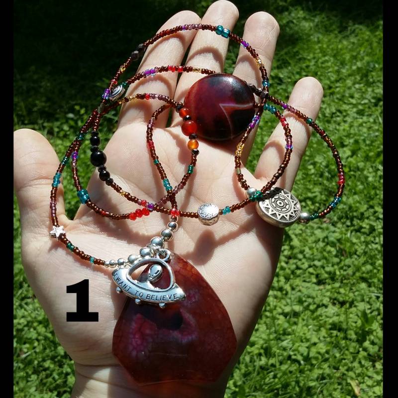 Nicht Von Dieser Welt. Space Galaxie, Alien Anhänger Halskette. 4 Verschiedene Sorten Zur Auswahl von iLLstyles