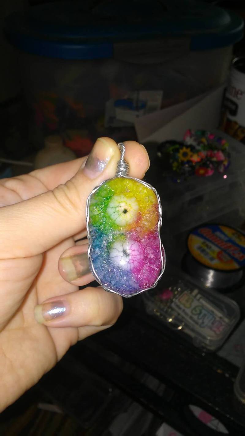 Regenbogen Solar Quarz Draht Gewickelt Anhänger Halskette von iLLstyles