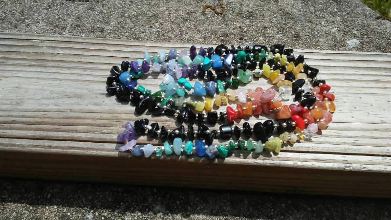 Schwarzer Achat Mit Regenbogen Kristallsteinsplittern von iLLstyles