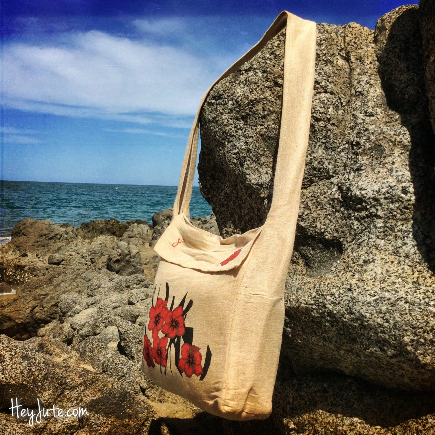 Umhängetasche Aus Jute - "Blütenrote Blumen" von iLoveHeyJute