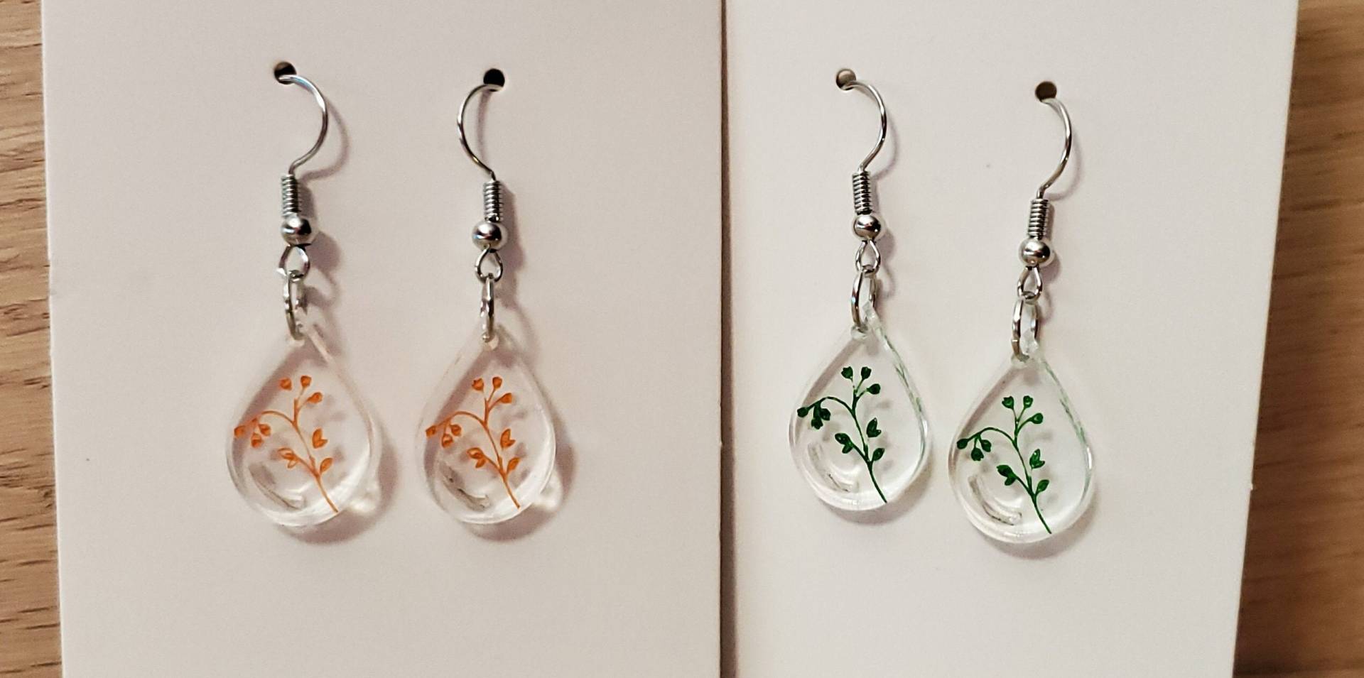 Handgemalte Wildblumen Auf Klarem Acryl von iScrutinizeDesigns