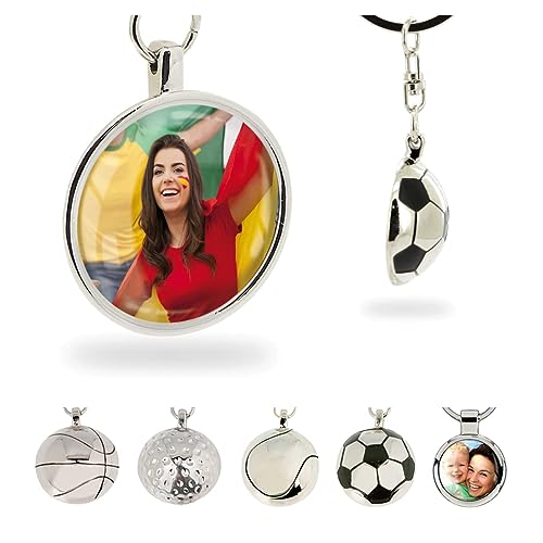 ibera gifts - Personalisierter Schlüsselanhänger Foto in Form eines Fußballs - Anhänger/Medaillon mit eigenem Bild Gravur personalisiert für Papa - Mama Männer Paar von ibera gifts