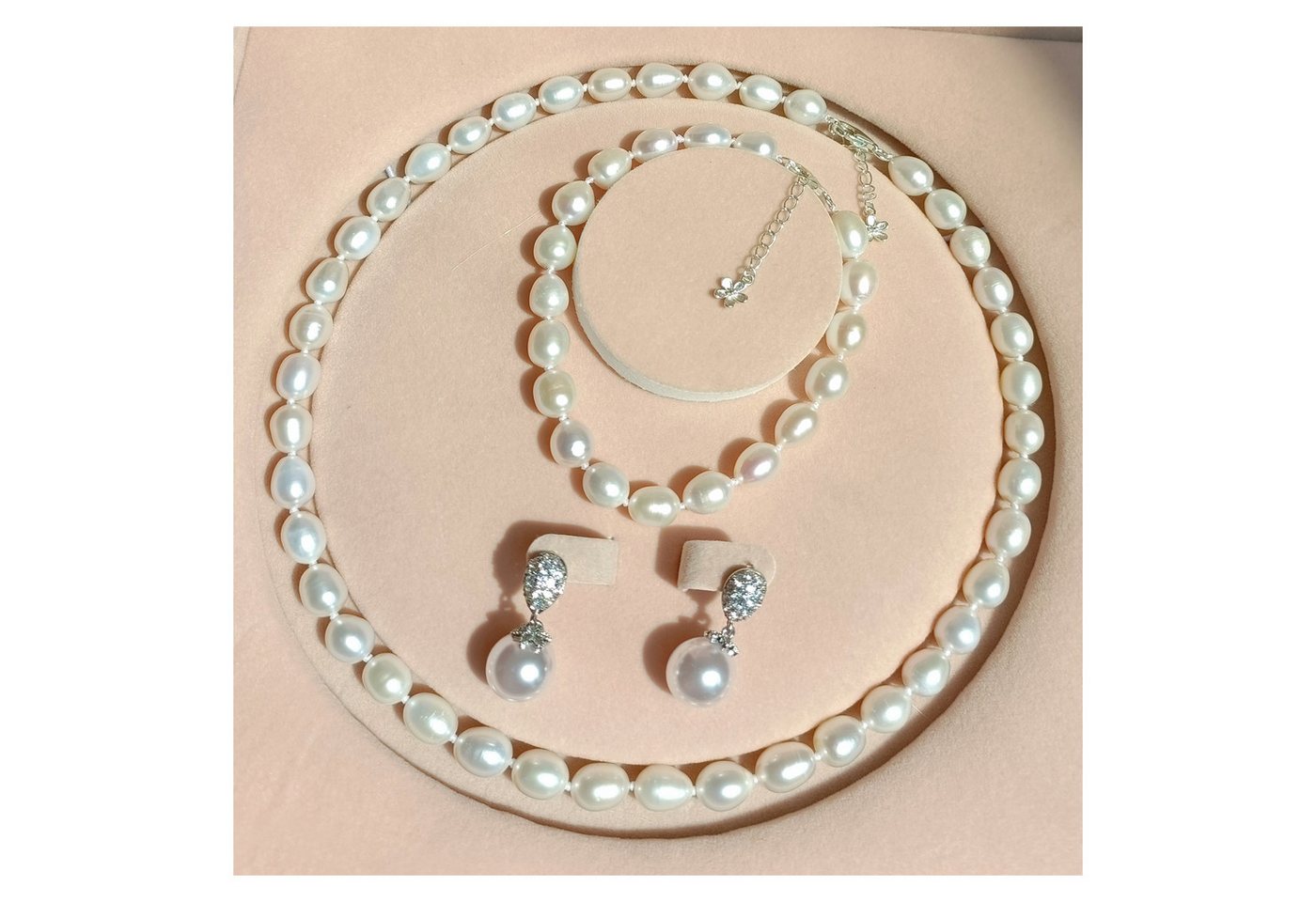 ibettertec Perlenketten-Set 8-9mm Perlenketten Set aus natürlichen Süßwasserperlen (Perlenkette Set, mit Armband, Ohrringe, Sterling-silber, 3-tlg., Damen Halskette, Schmuck Halskette, Perlenhalskette Hochwertige), Geschenk zum Muttertag, Geschenkbox, Geburtstagsgeschenk ibettertec Perlenketten-Set 8-9mm Perlenketten Set aus natürlichen Süßwasserperlen (Perlenkette Set, mit Armband, Ohrringe, Sterling-silber, 3-tlg., Damen Halskette, Schmuck Halskette, Perlenhalskette Hochwertige), Geschenk zum Muttertag, Geschenkbox, Geburtstagsgeschenk von ibettertec