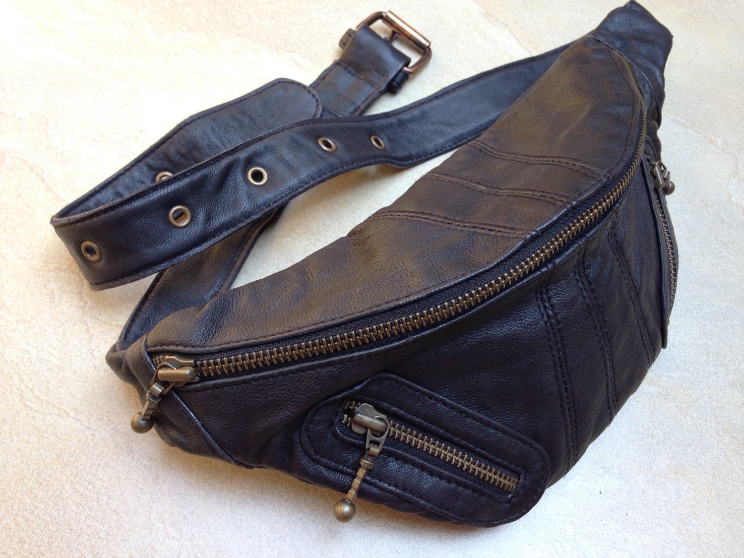 Schwarze Gürteltasche Aus Leder Schwarze Gürteltasche Aus Leder von ibogaskin