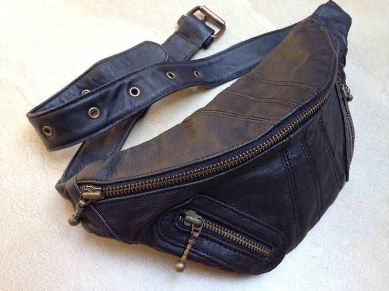 Schwarze Gürteltasche Aus Leder Schwarze Gürteltasche Aus Leder von ibogaskin