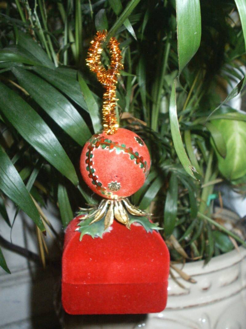 Neue Neuheit Mistel Weihnachten Ornament Einzigartige Fancy Red Samt-Verlobungsring Geschenk Box Versprechen Ring/Hochzeit Band Urlaub Vorschlag Neue Neuheit Mistel Weihnachten Ornament Einzigartige Fancy Red Samt-Verlobungsring Geschenk Box Versprechen Ring/Hochzeit Band Urlaub Vorschlag von iboxnyc