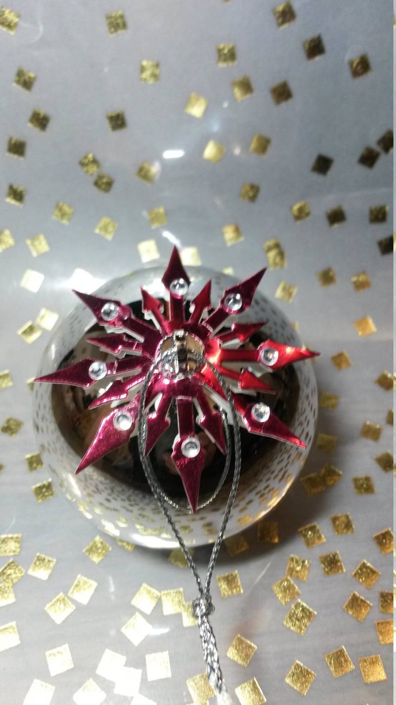 Neue Neuheit Weihnachten Gold Kugel Schmuck Schneeflocke Ornament Hängend Unikat Ausgefallener Verlobungsring Box/Hochzeitsband Urlaubsangebot Neue Neuheit Weihnachten Gold Kugel Schmuck Schneeflocke Ornament Hängend Unikat Ausgefallener Verlobungsring Box/Hochzeitsband Urlaubsangebot von iboxnyc